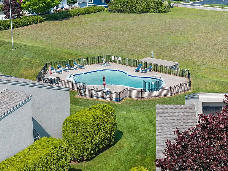 1034 Marina Bluff Dr — Photo 16