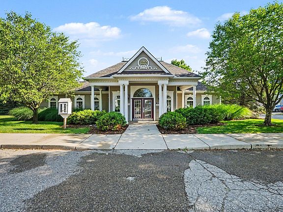 5th image of 636 Jefferson Ln