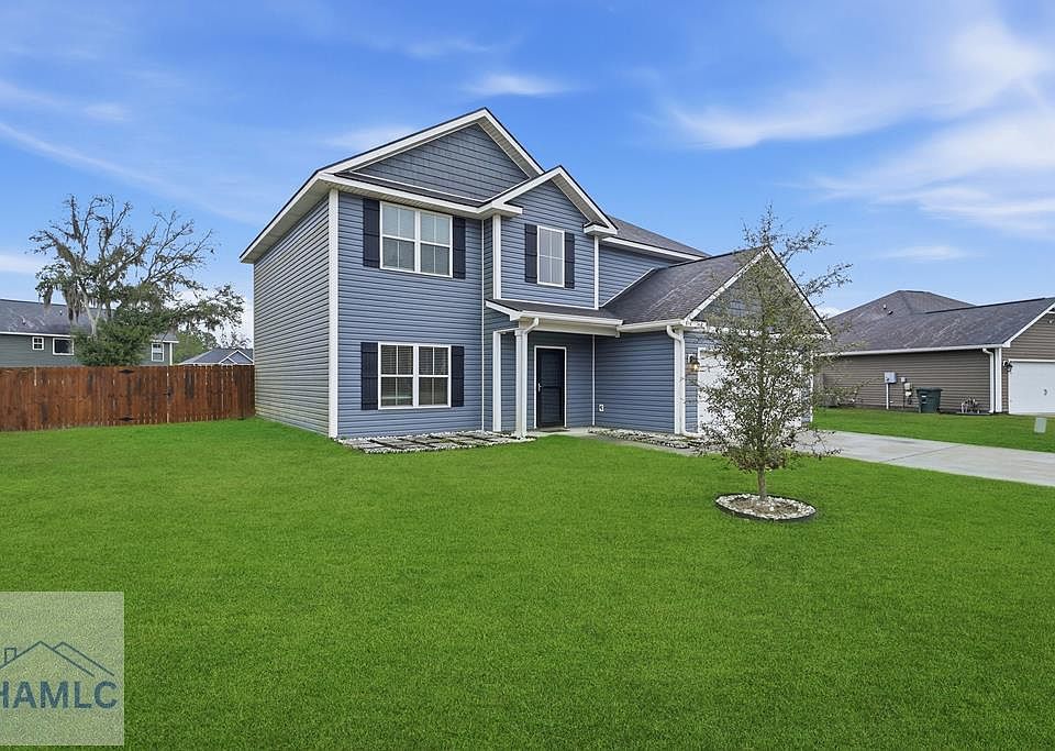 1st image of 878 Fairview Dr NE