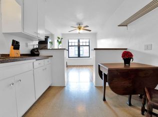 610 Summit Ave #302, Saint Paul, MN 55102