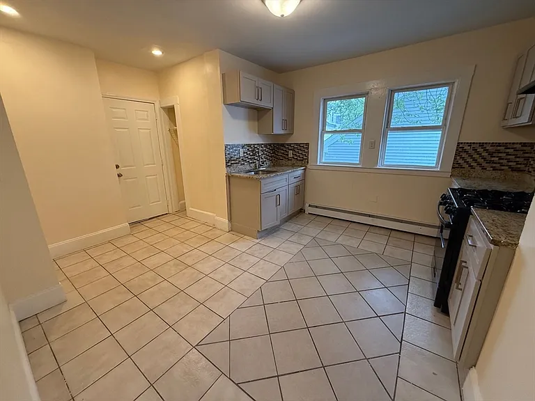 11 Dalrymple St #3 — Photo 8