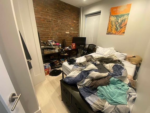3rd image of 204 E 13th St #3C