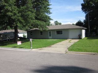 1613 Kenwood Dr, Lawrence, KS 66044