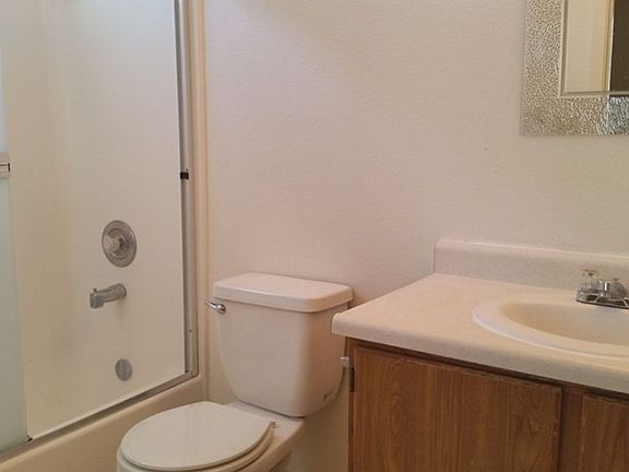 5th image of 324 Sweetwater Cir