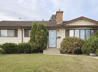 8708 Meadowlark Rd NW, Edmonton, AB T5R5W4