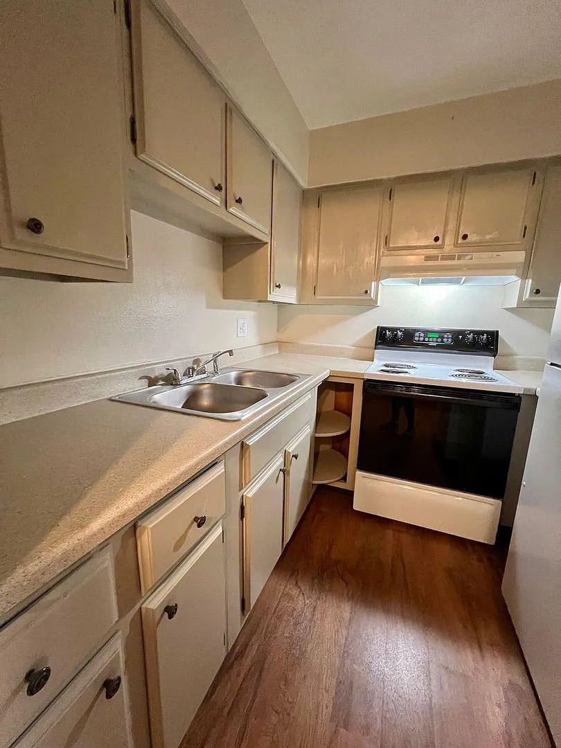 3022-3024 W Bijou St — Photo 3