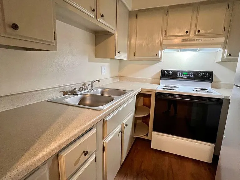 3022-3024 W Bijou St — Photo 3