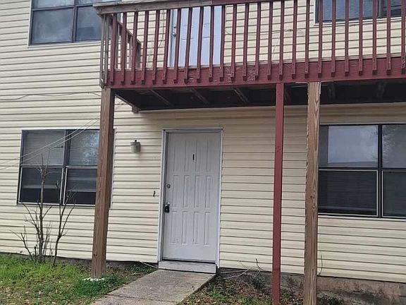 2nd image of 306 White Dr APT B1