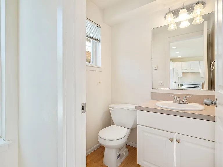 410 W Barrett St — Photo 19