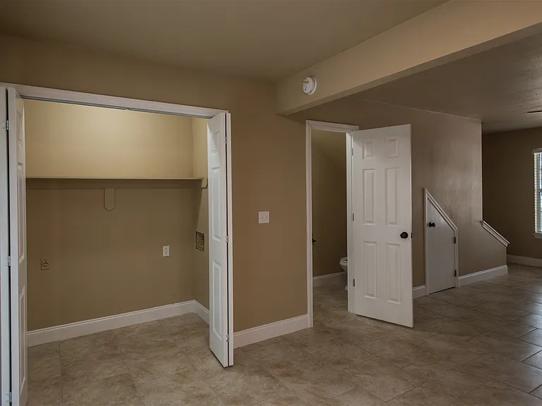 2096 E Honeysuckle Ln — Photo 5