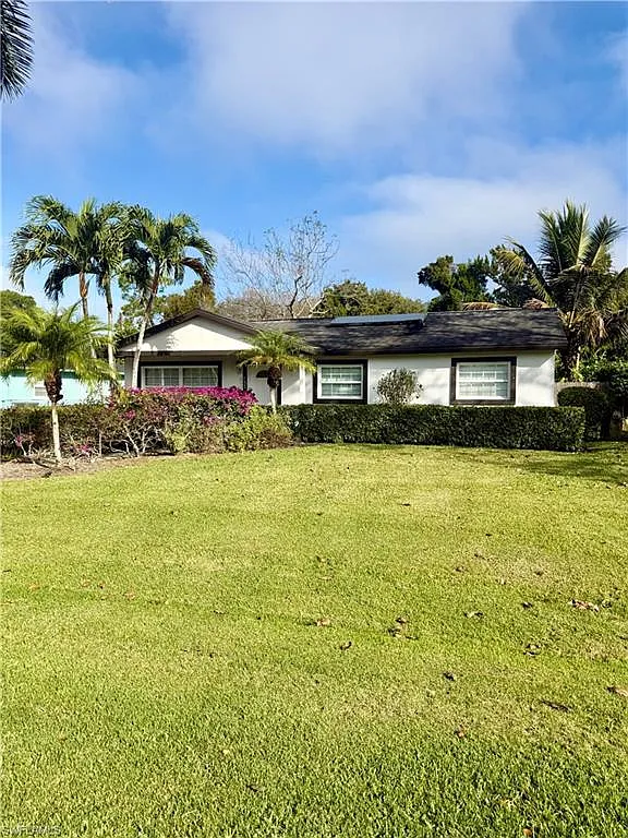 4 bed, 2.0 bath, 1635 sqft, $3,500 — Photo 2