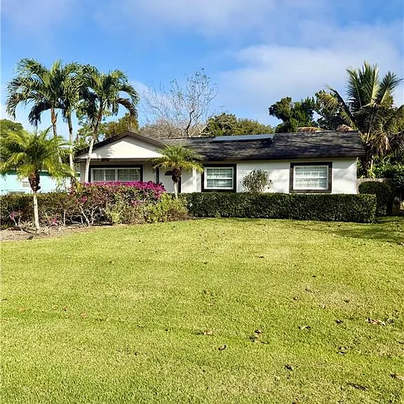 733 Pine Cone Ln — Photo 2