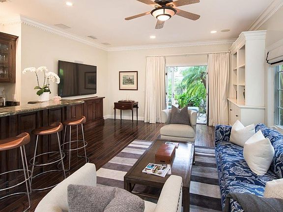 5th image of 2074 N Beverly Dr