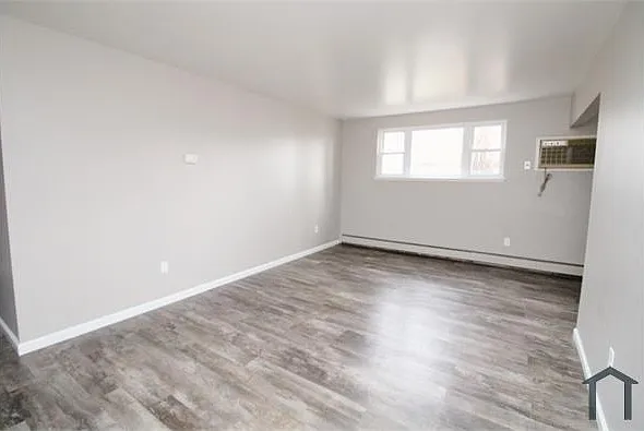 902 E Sturgis St #10 — Photo 3