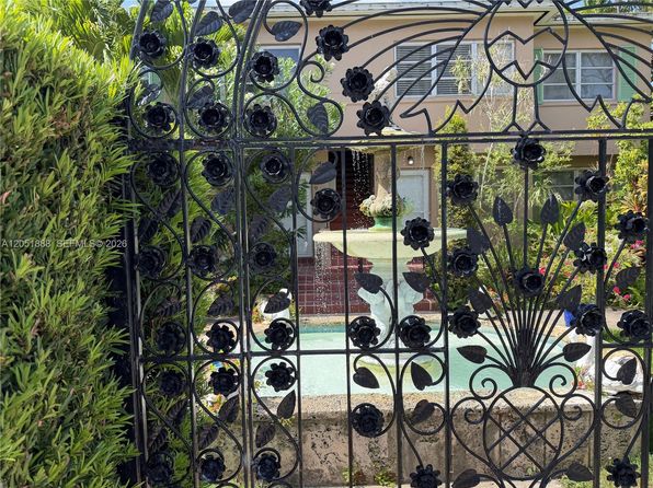 42 Almeria Ave APT 21