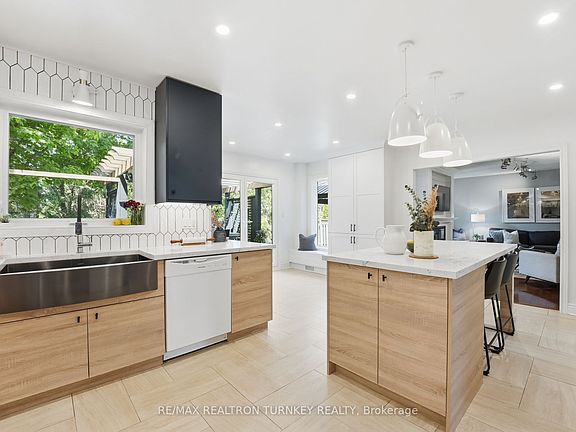 2nd image of 818 Exceller Cir