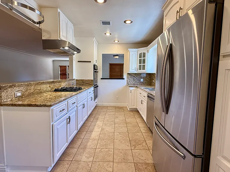 6205 Gentry Ave — Photo 6