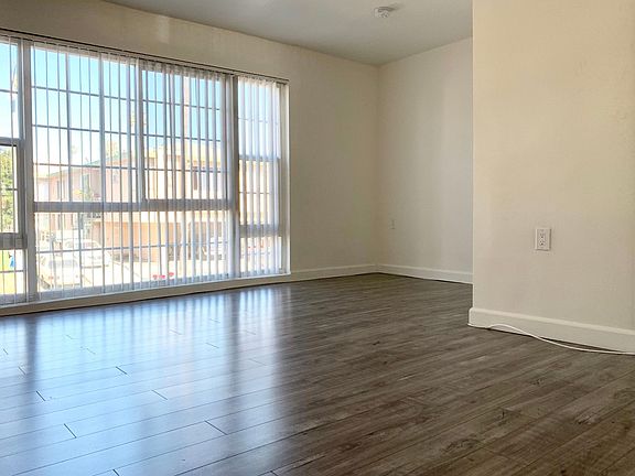 4th image of 101 N Normandie Ave #201