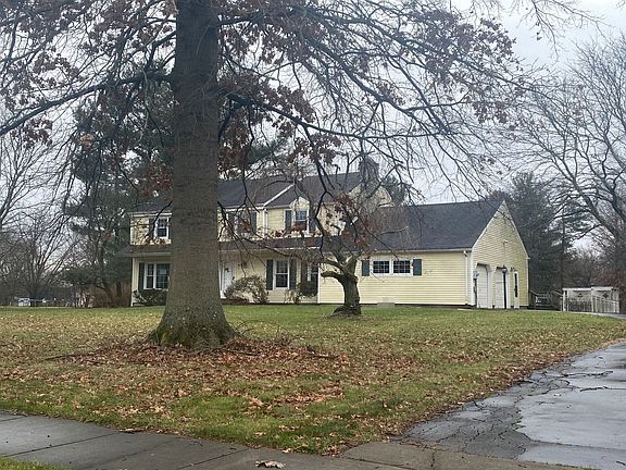 2nd image of 19 Stonewyck Dr