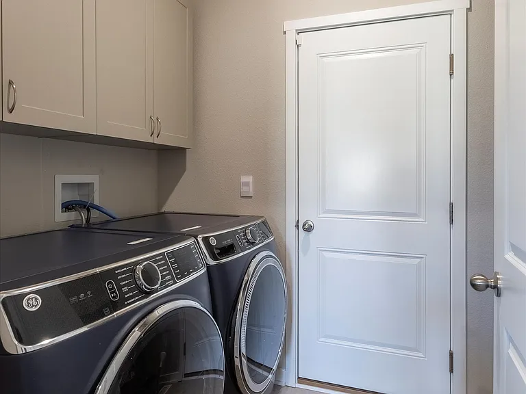 6420 Kyla Dr — Photo 32