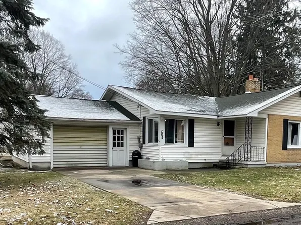 203 W 3rd St, Scottville, MI 49454
