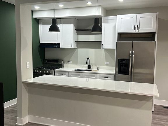 3rd image of 7318 S Aberdeen St