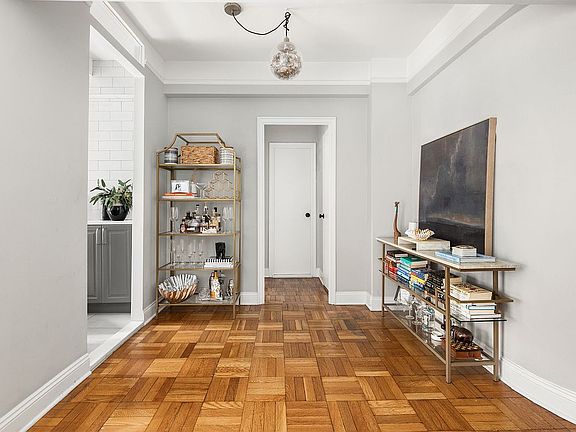 5th image of 123 E 37th St #3C
