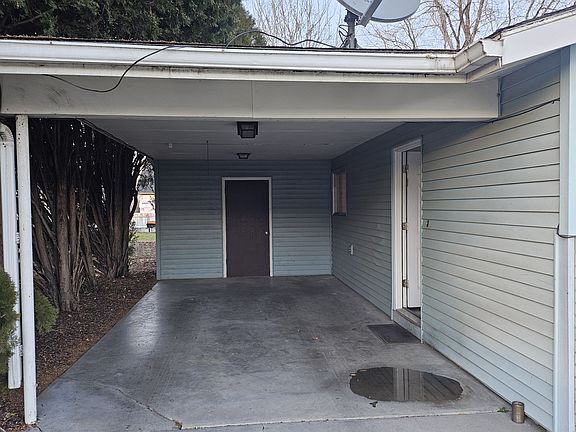 3rd image of 624 E Hawaii Ave #624