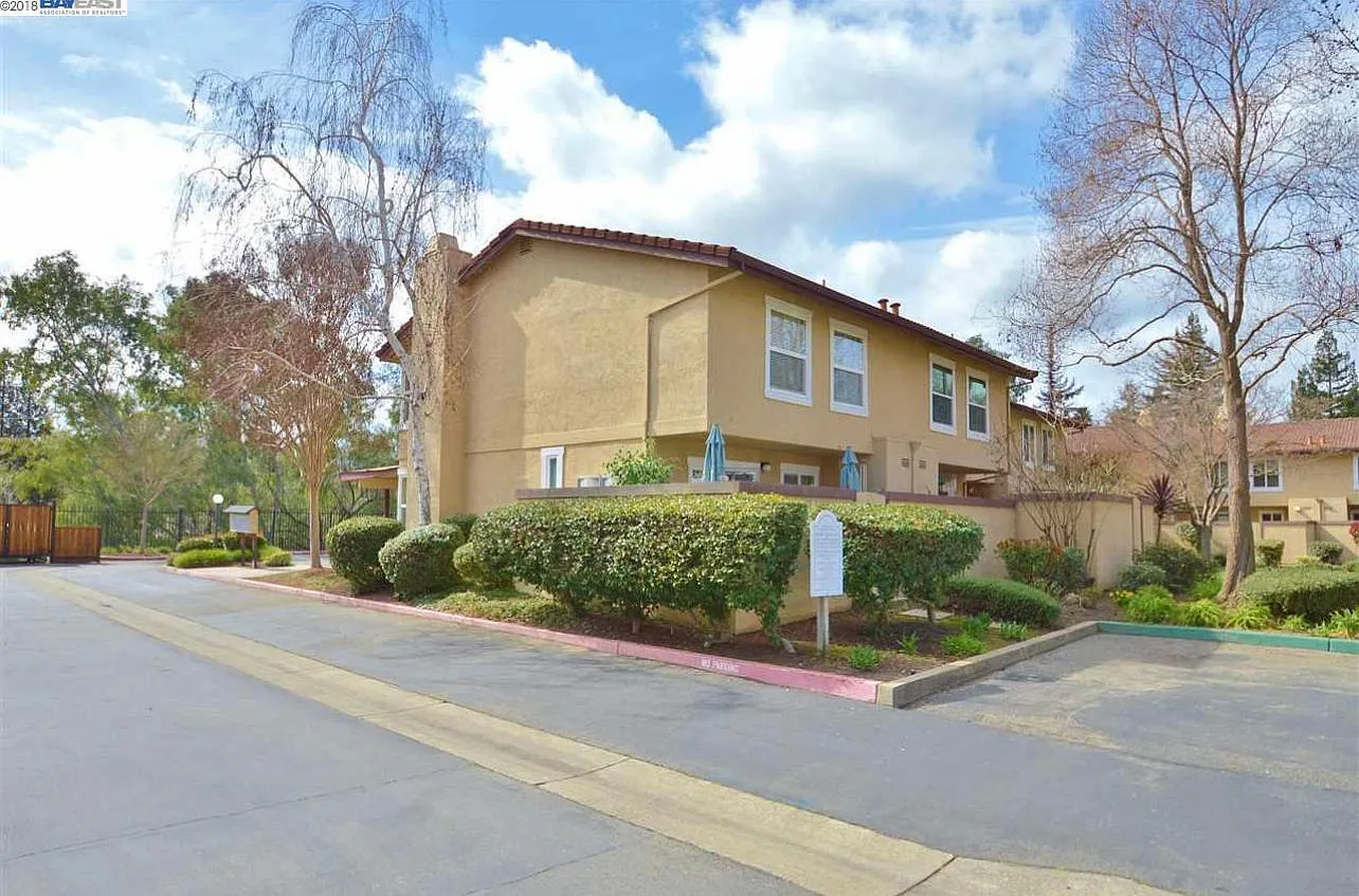 4428 Del Valle Pkwy — Photo 2