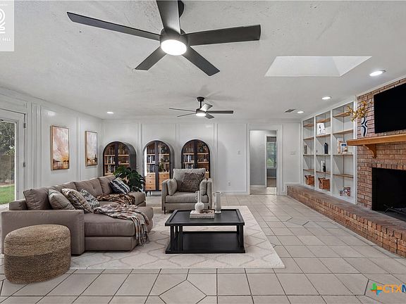5th image of 802 Danny Cir
