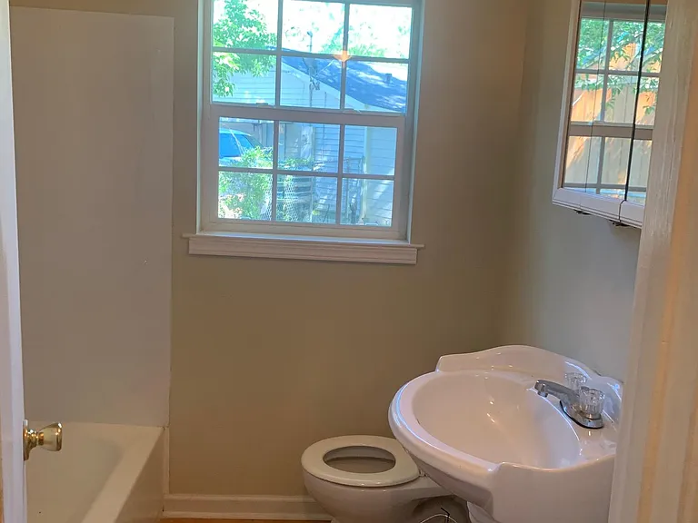 6455 Waverly Dr N — Photo 15