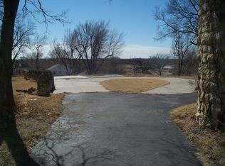 511 S C St, Herington, KS 67449