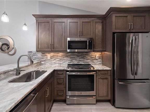 3rd image of 2034 Pine Isle LN #2034
