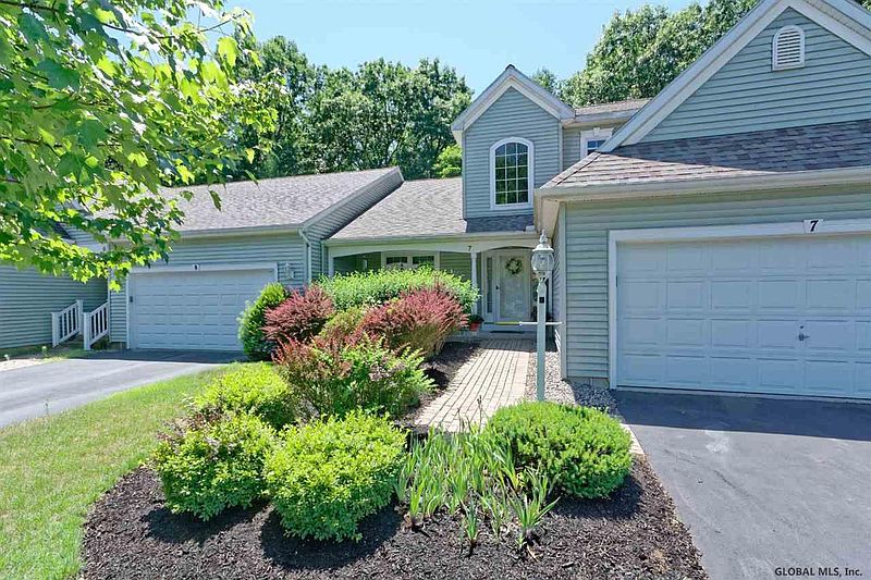 4th image of 7 GROOMS POINTE Drive