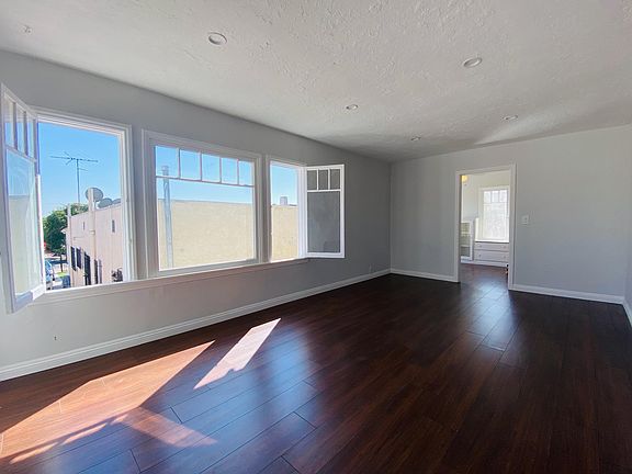 3rd image of 3631 1/2 W 58th Pl