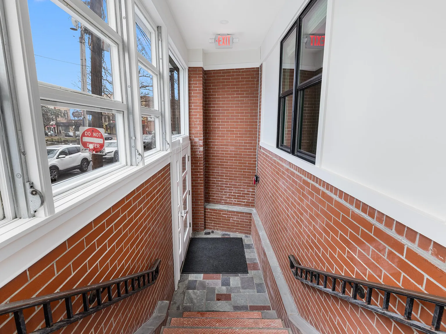 Studio, 389 sqft, $1,800 — Photo 4