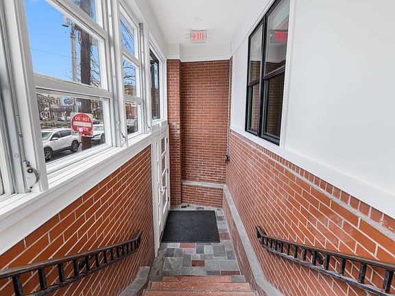 4th image of 54 Sutton St #2
