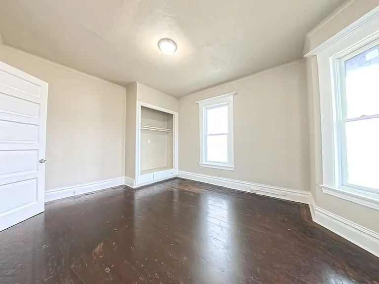 511 W State St — Photo 15