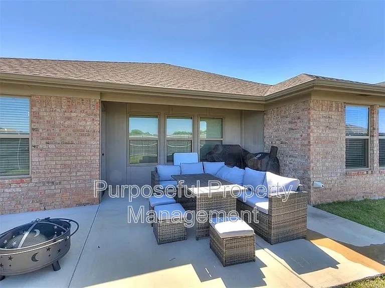 8701 Ricard Dr — Photo 27