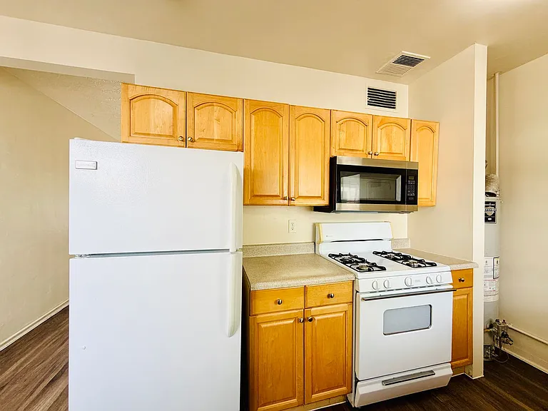 Dodge Fairmount Apartments — Photo 11