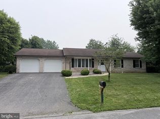 2714 Fillmore Dr, Chambersburg, PA 17201
