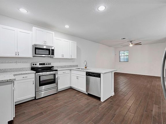 3rd image of 1465 SE 26th Ave #1465
