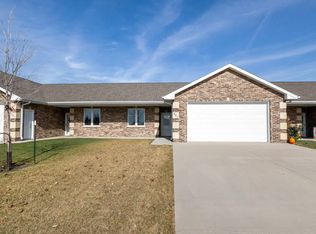 405 3rd Ave SW, Farley, IA 52046