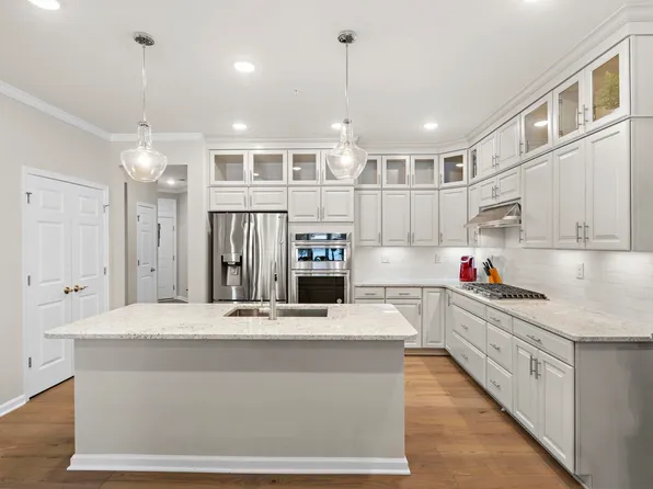 22 Doyle Dr, Florham Park, NJ 07932