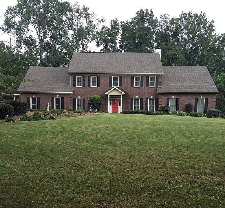 4975 sq ft - 2 Ac - Privacy 