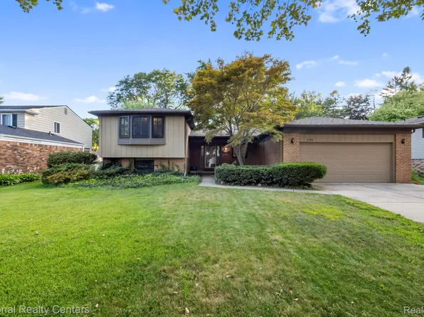 5785 Patterson Dr, Troy, MI 48085