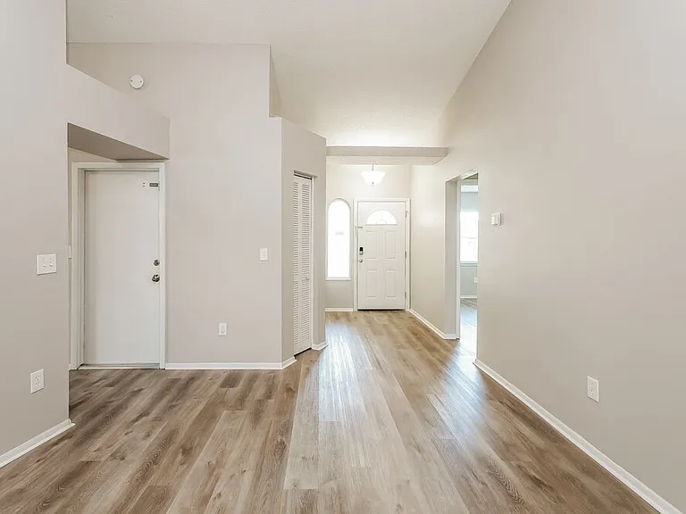 914 Axlewood Cir — Photo 6