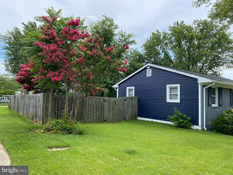 13223 Hawthorn Ln — Photo 13