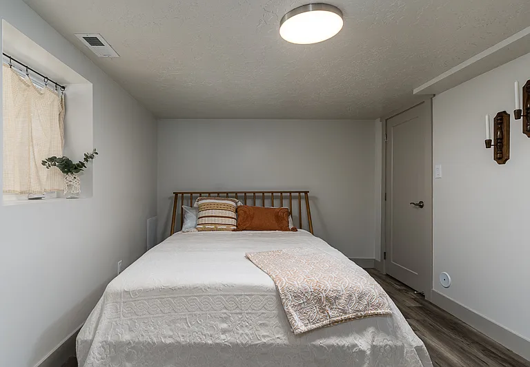 957 E Center St #B — Photo 8
