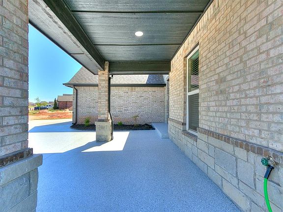 2nd image of 14924 Winoma Dr